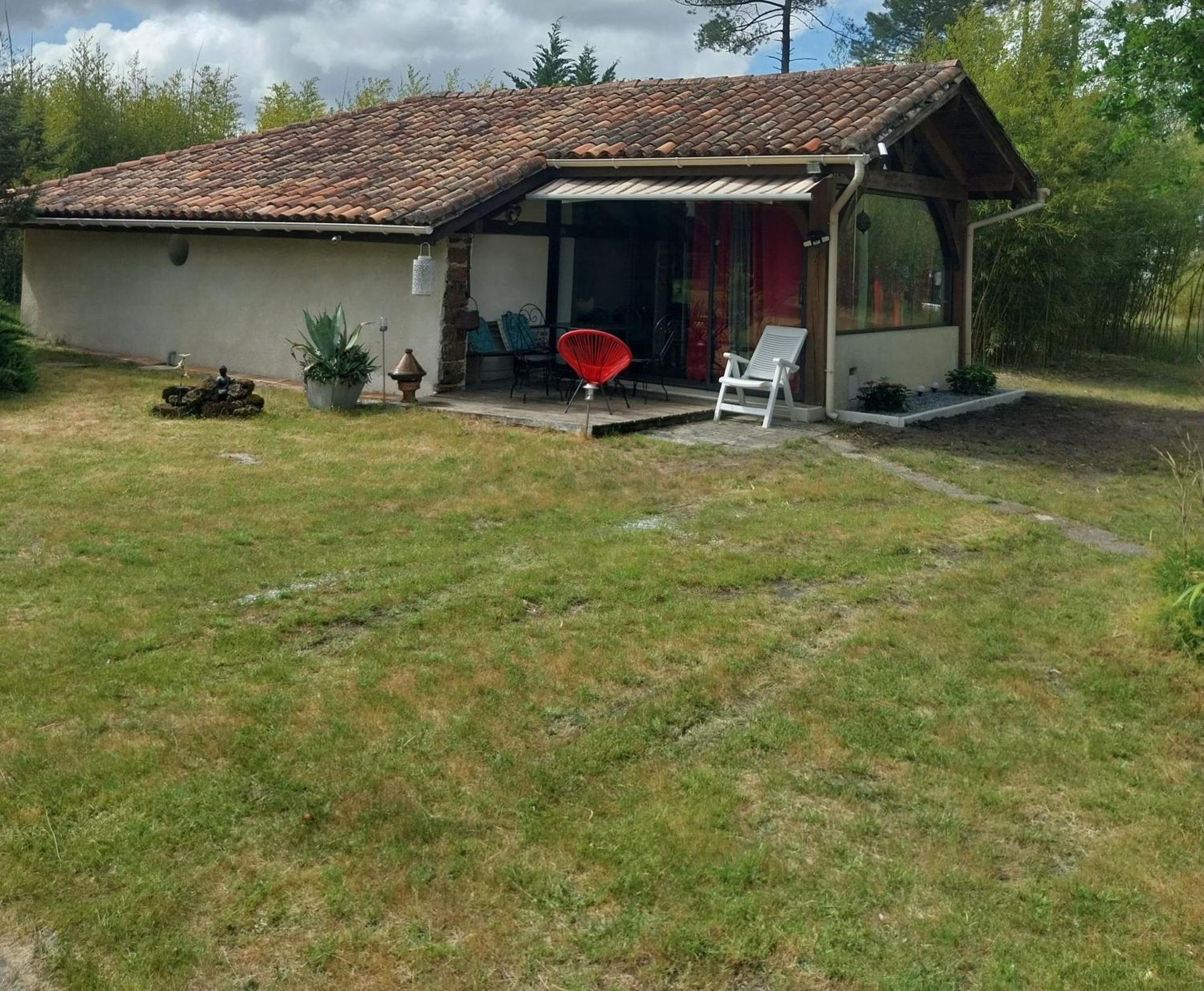 Maison confort avec cheminée , 2 chambres , sur un parc de 4000m2 arboré et clos Pissos Esterno foto